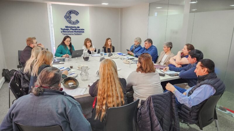 Provincia confirmó que garantizará el salario mínimo docente de $200.000
