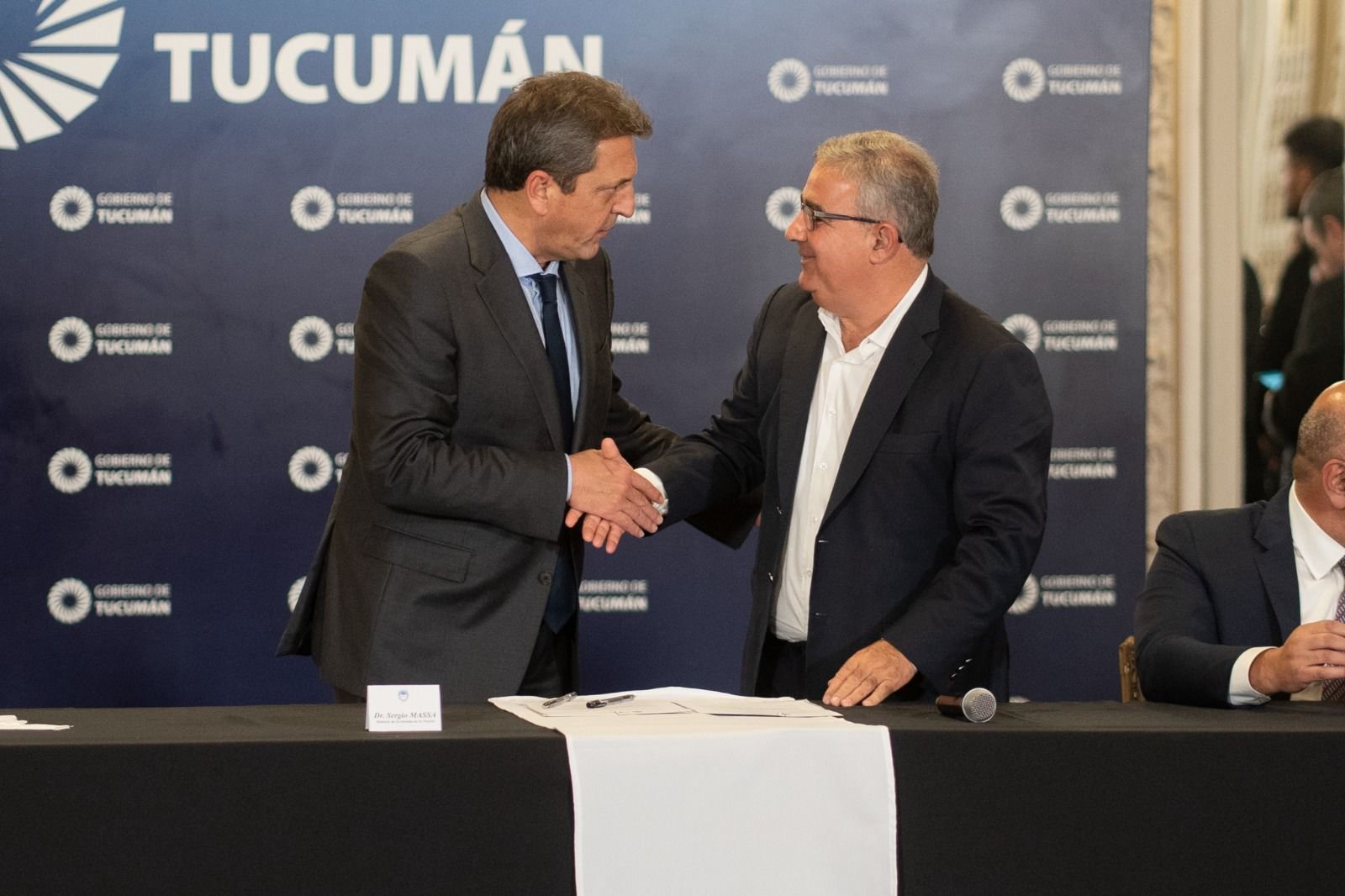En Tucumán, Raúl y gobernadores firmaron convenios con el ministro Sergio Massa para obras