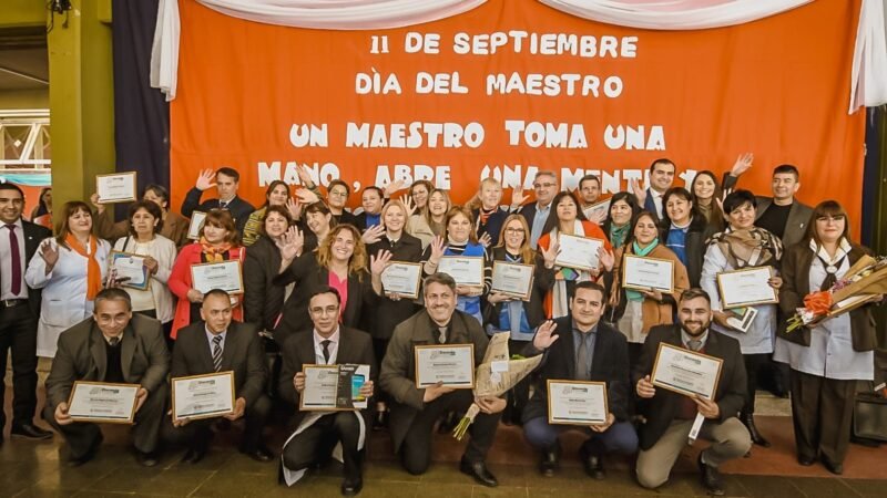 El Gobernador participó de los reconocimientos a docentes con el Premio “Luisa María Sesín”