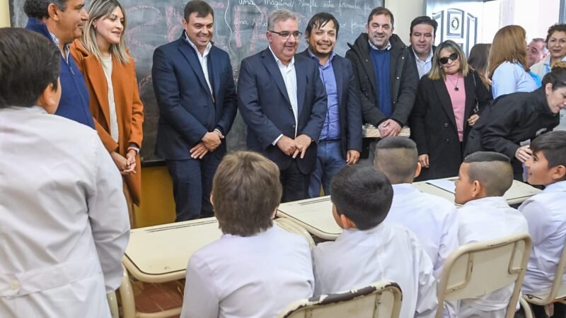 Raúl inauguró remodelaciones y obras en escuelas rurales de Los Altos