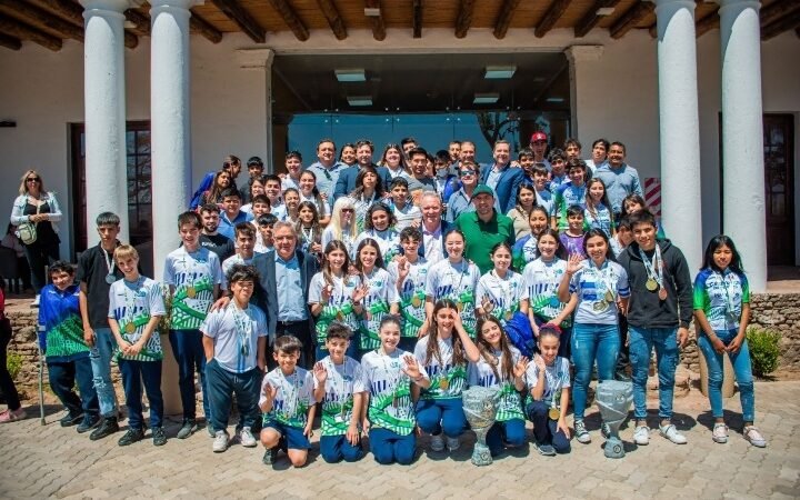 El Gobernador recibió a jóvenes deportistas que participaron en los Juegos Evita 2023
