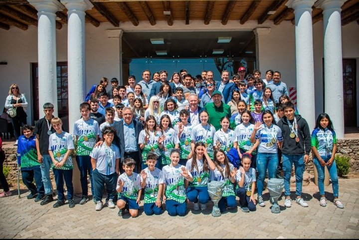 El Gobernador recibió a jóvenes deportistas que participaron en los Juegos Evita 2023
