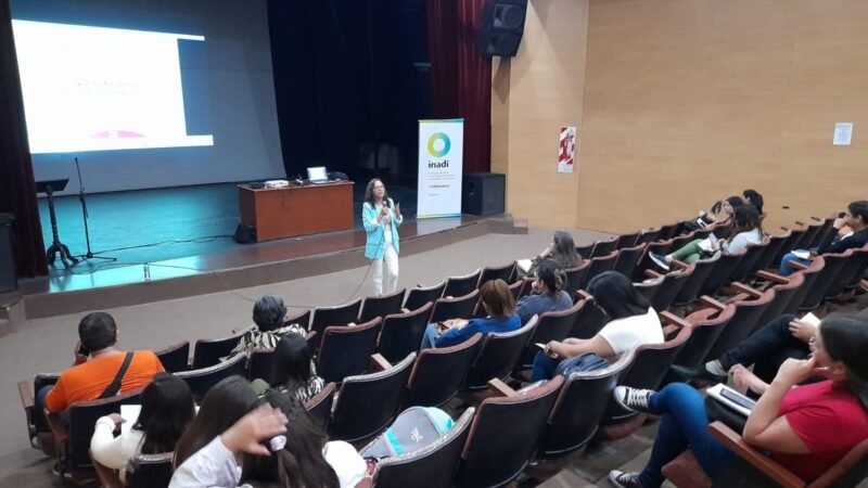 El INADI capacitó a más de 100 docentes en el marco del programa «Escuela sin discriminación»