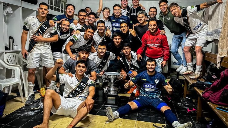 Dos catamarqueños salieron campeones en el fútbol de Uruguay