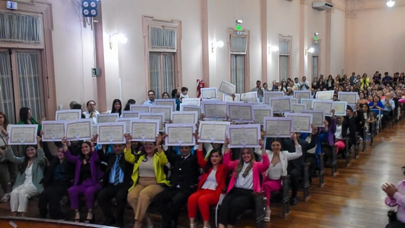 Egresaron 57 nuevos profesionales de la Facultad de Ciencias Económicas