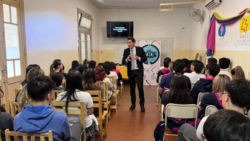 Jueces y Juezas en la Escuela