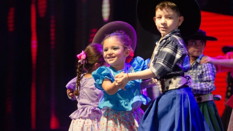 Talento e ilusión: el Ponchito deslumbró en su primer día con diversos géneros