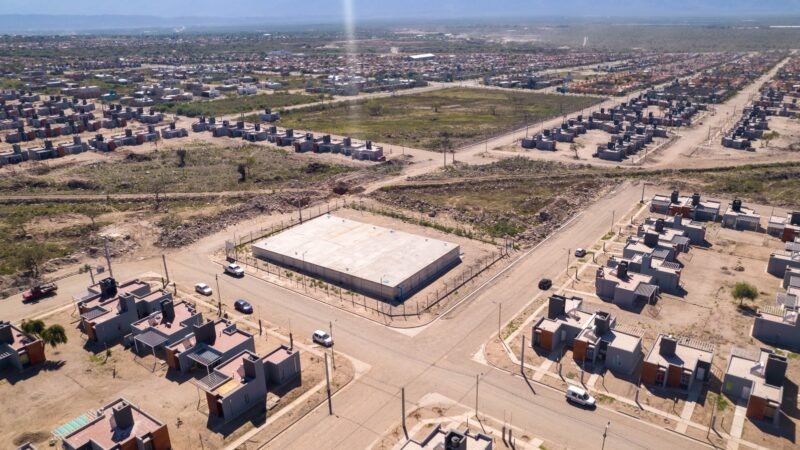 Ponen en funcionamiento la nueva Cisterna y Acueducto Valle Chico