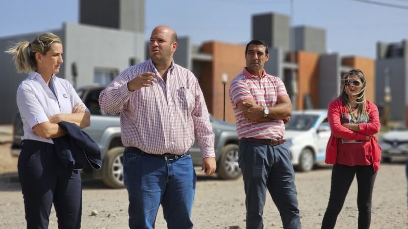 Vecinos de Valle Chico y Barrio Ojo de Agua se informaron sobre obras para mejorar el servicio